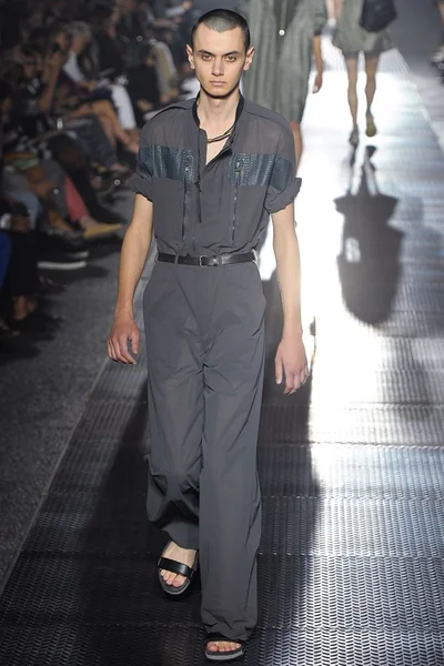 Look 32